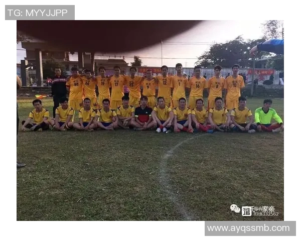 邓姓足球明星男生的成长历程与辉煌成就探秘 邓姓足球明星男生的成长历程与辉煌成就探秘